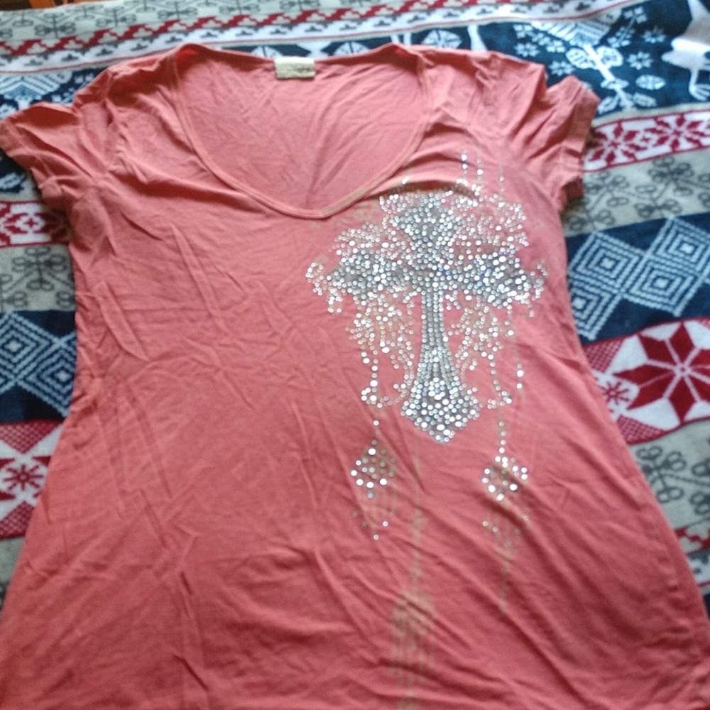 Day trip brand cross t-shirt